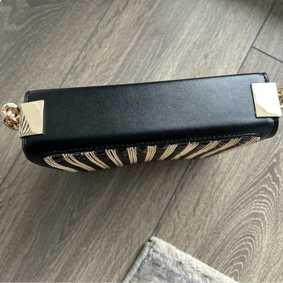 Black and gold faux leather clutch crossbody - Picture 4 of 7